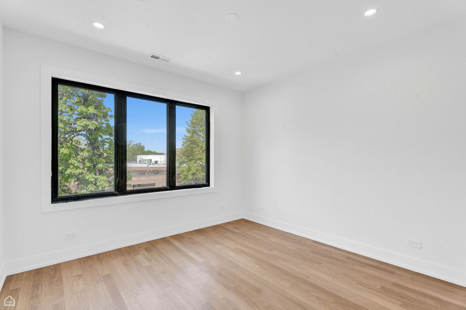 3905 N Drake Avenue, Chicago, IL 60618