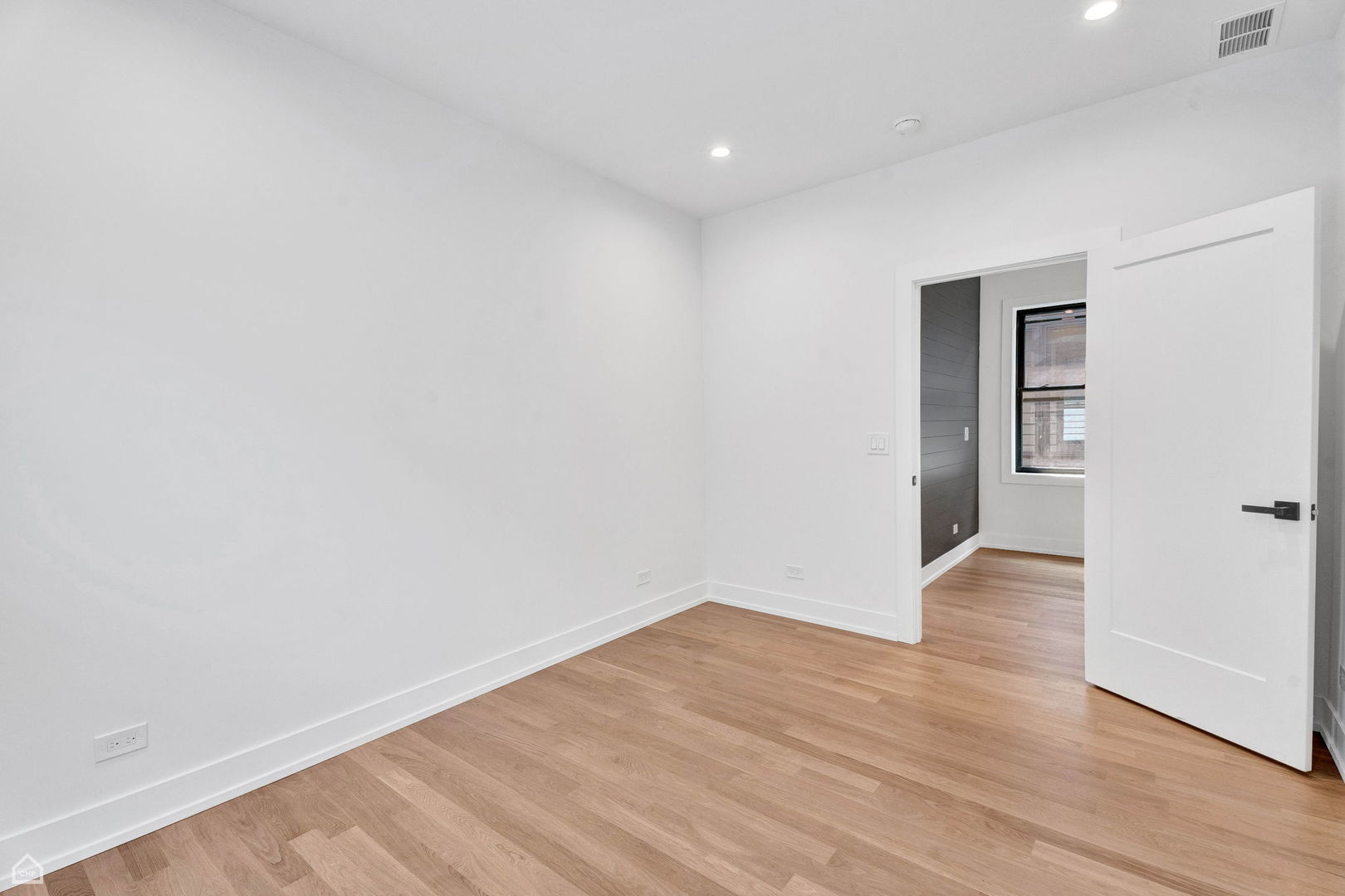 3905 N Drake Avenue, Chicago, IL 60618