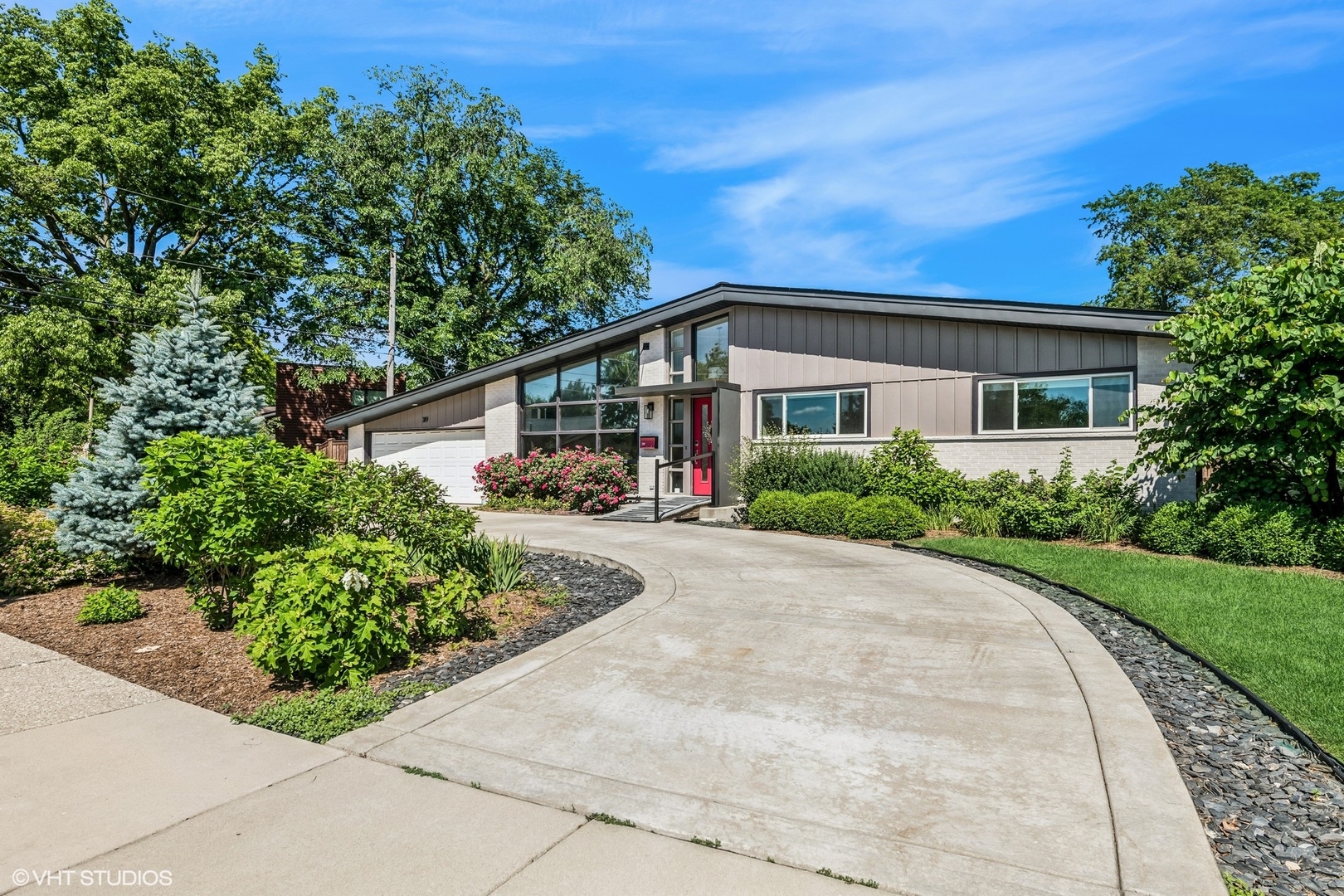 319 E Huntington Lane, Elmhurst, IL 60126