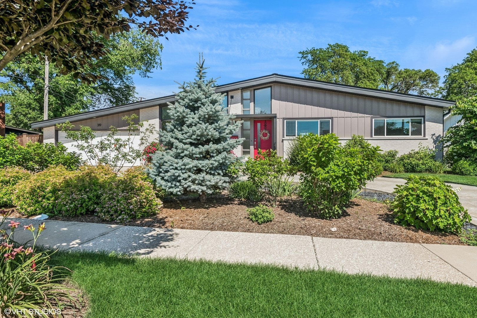 319 E Huntington Lane, Elmhurst, IL 60126