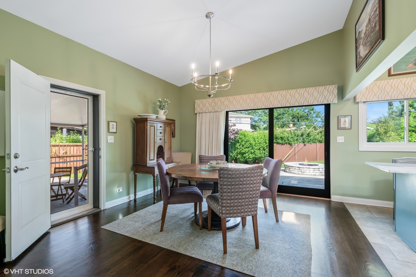 319 E Huntington Lane, Elmhurst, IL 60126