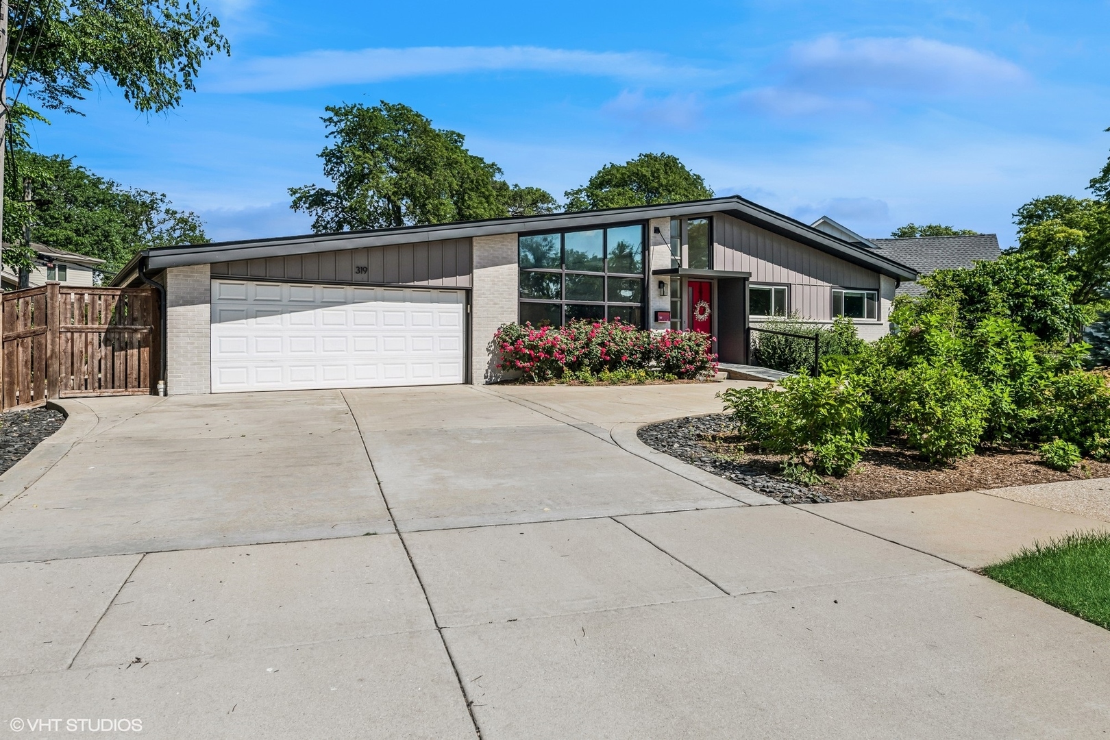 319 E Huntington Lane, Elmhurst, IL 60126