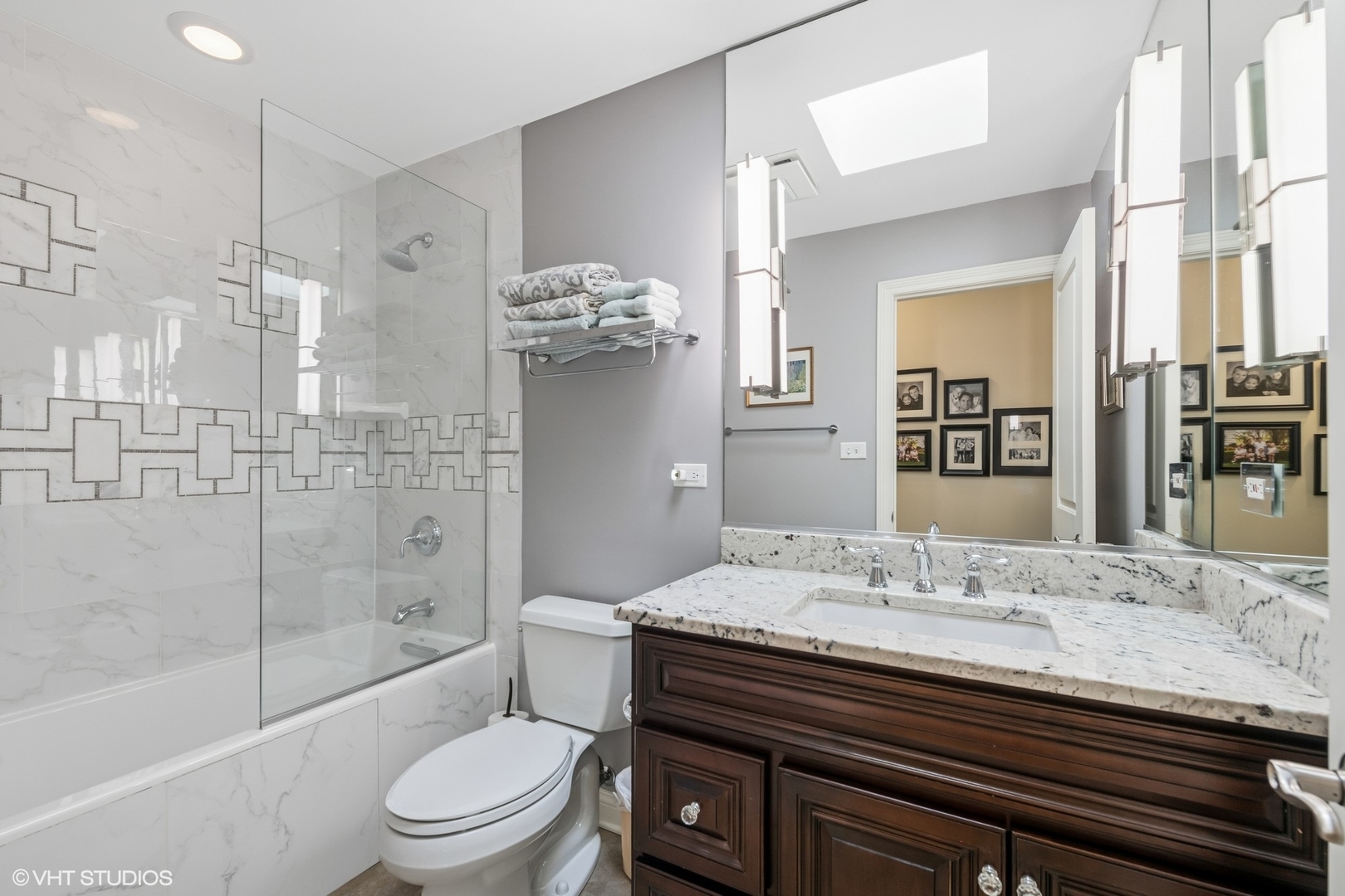 319 E Huntington Lane, Elmhurst, IL 60126