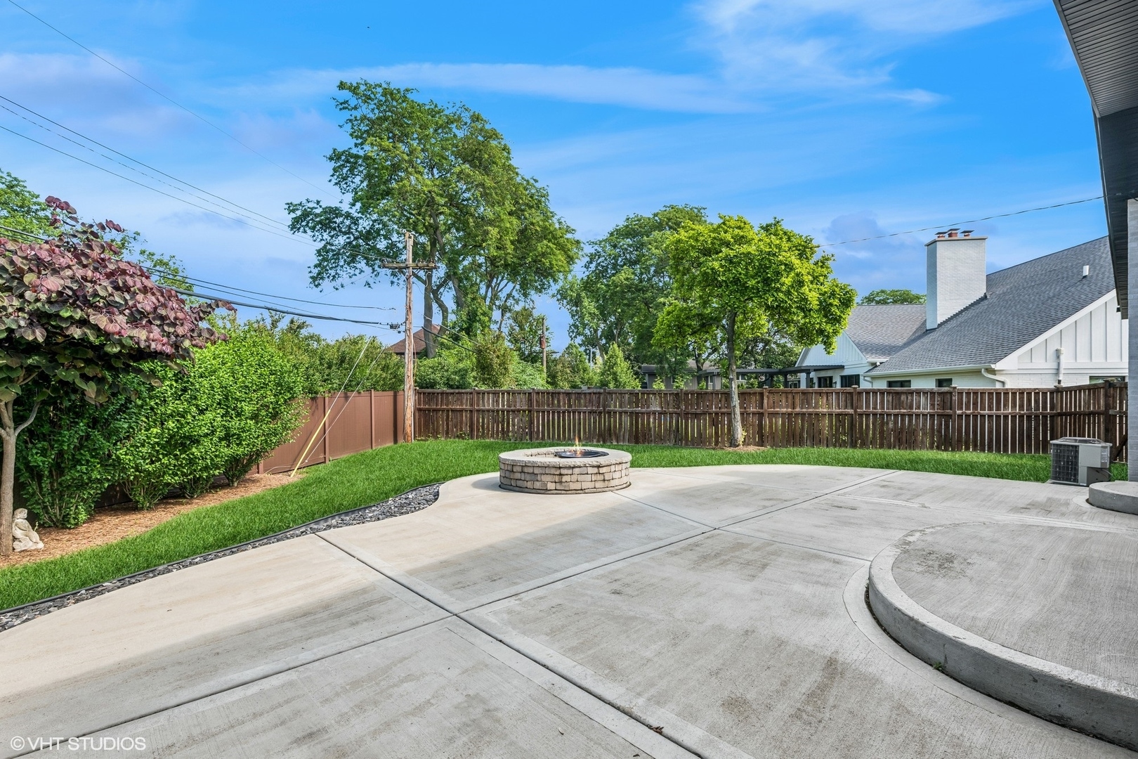 319 E Huntington Lane, Elmhurst, IL 60126