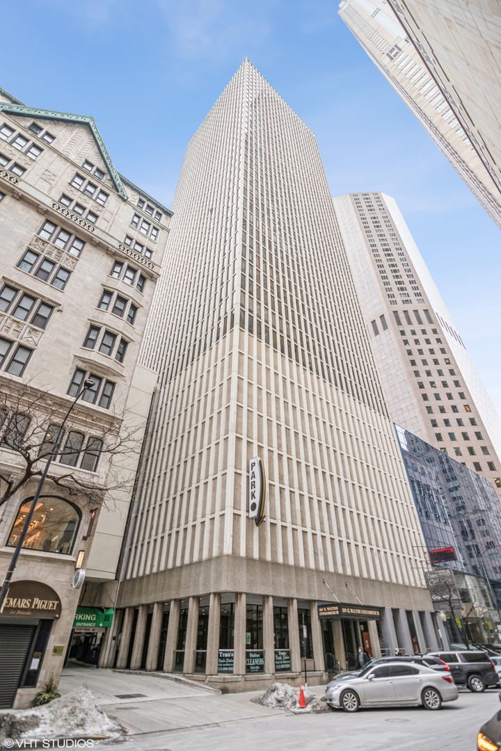 100 E Walton Street #22H, Chicago, IL 60611