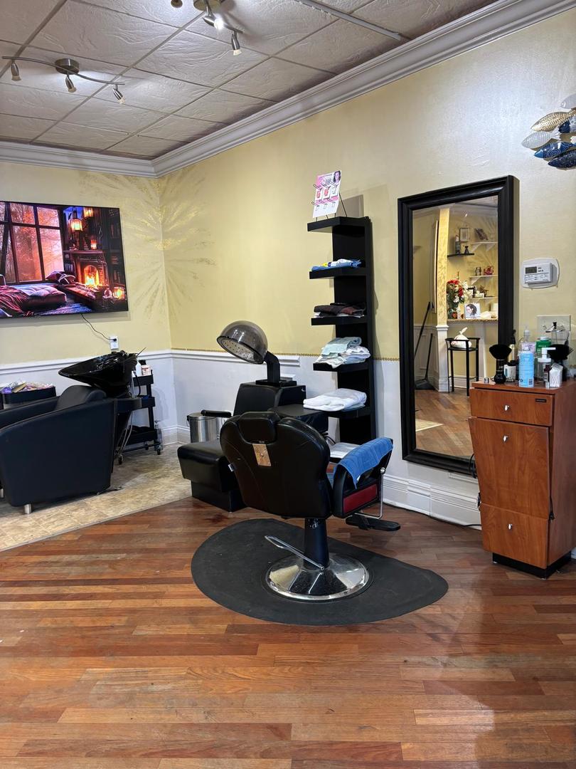 6346 N Milwaukee Avenue, Chicago, IL 60646