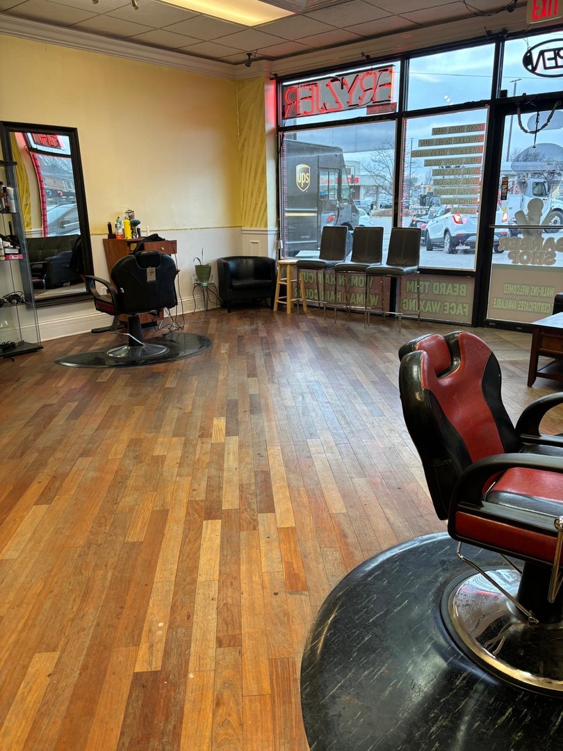 6346 N Milwaukee Avenue, Chicago, IL 60646