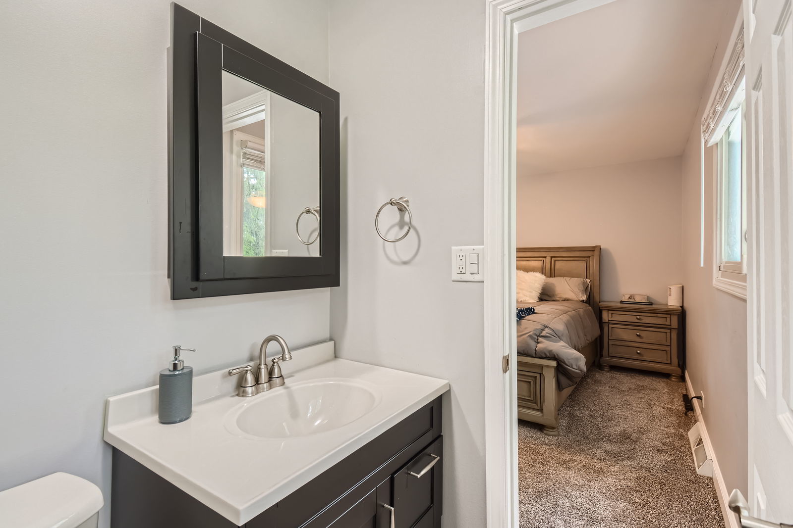 1322 E Thurston Drive, Palatine, IL 60074