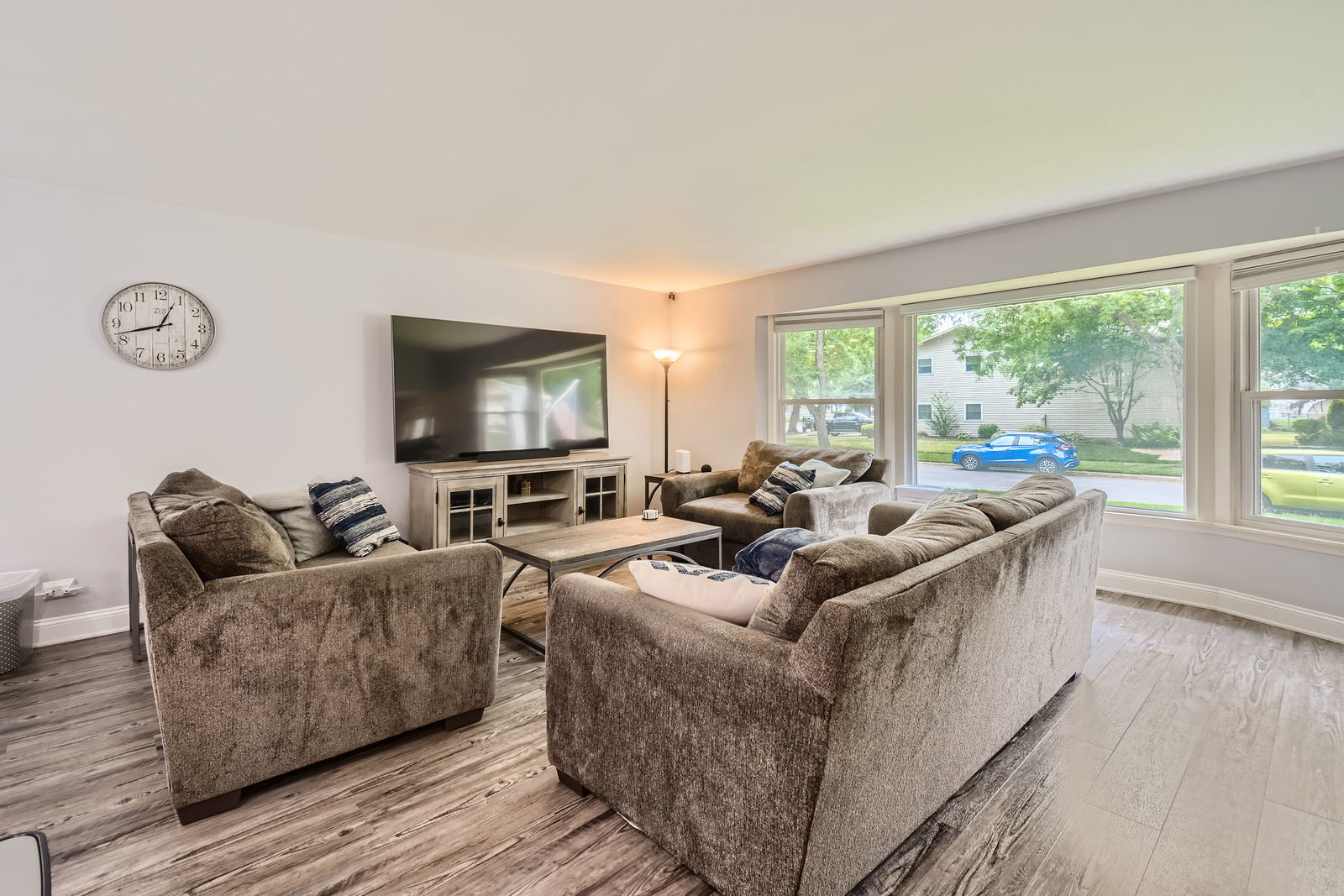 1322 E Thurston Drive, Palatine, IL 60074