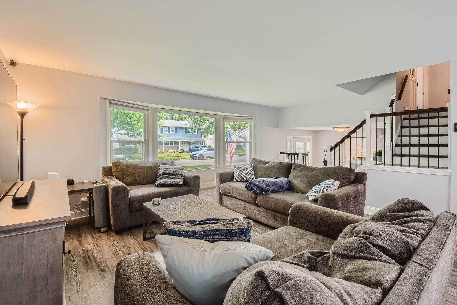 1322 E Thurston Drive, Palatine, IL 60074