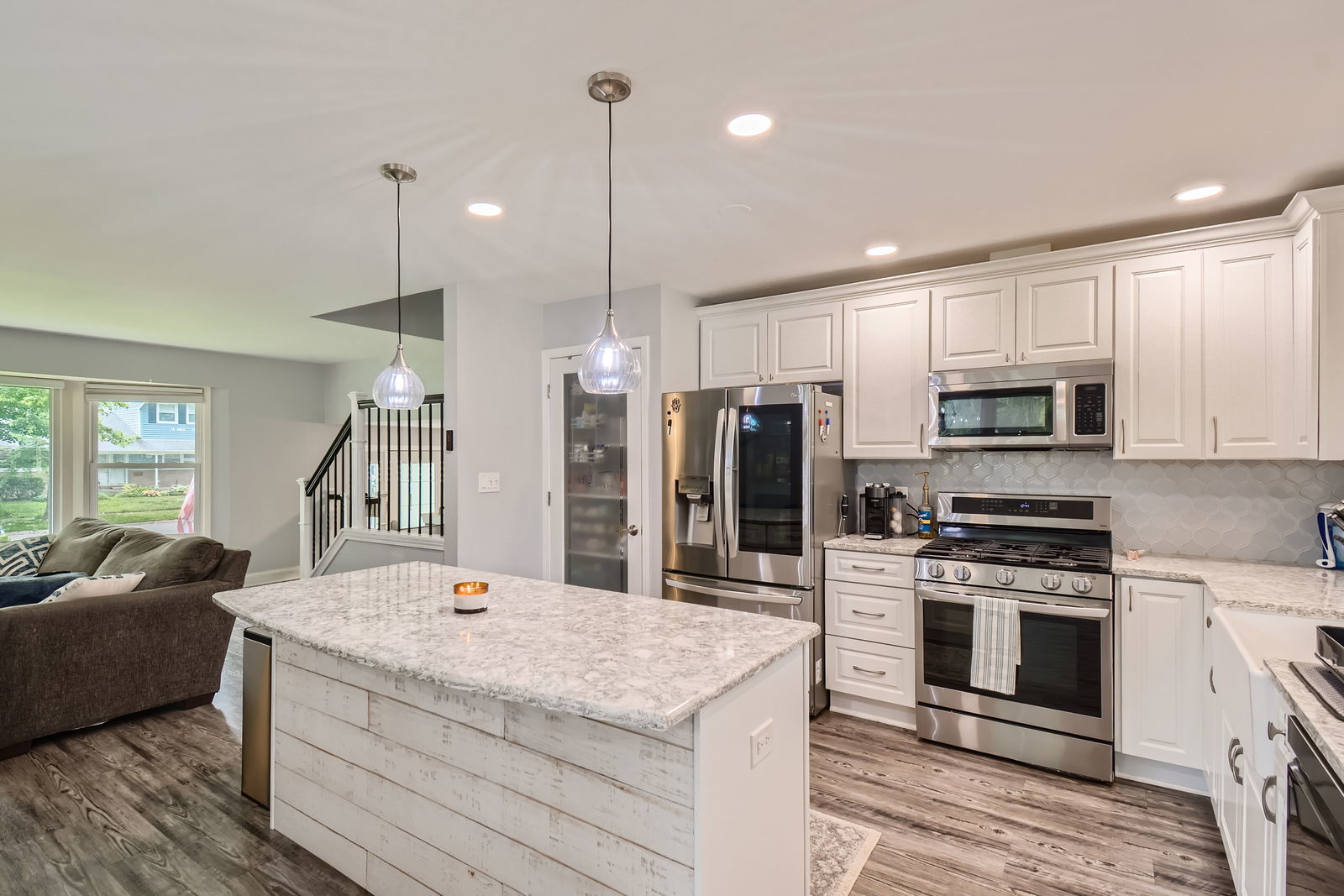 1322 E Thurston Drive, Palatine, IL 60074