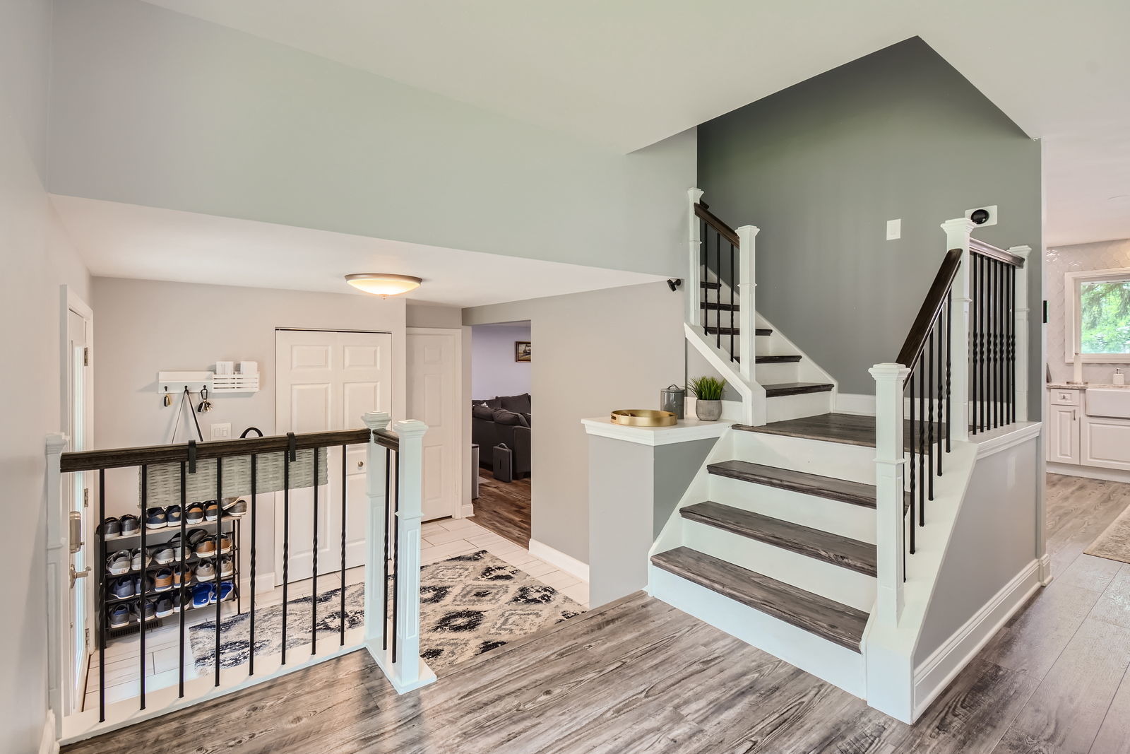 1322 E Thurston Drive, Palatine, IL 60074