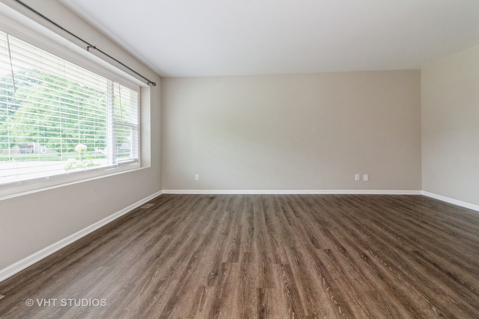 92 CIRCLE DRIVE WEST Drive, Montgomery, IL 60538