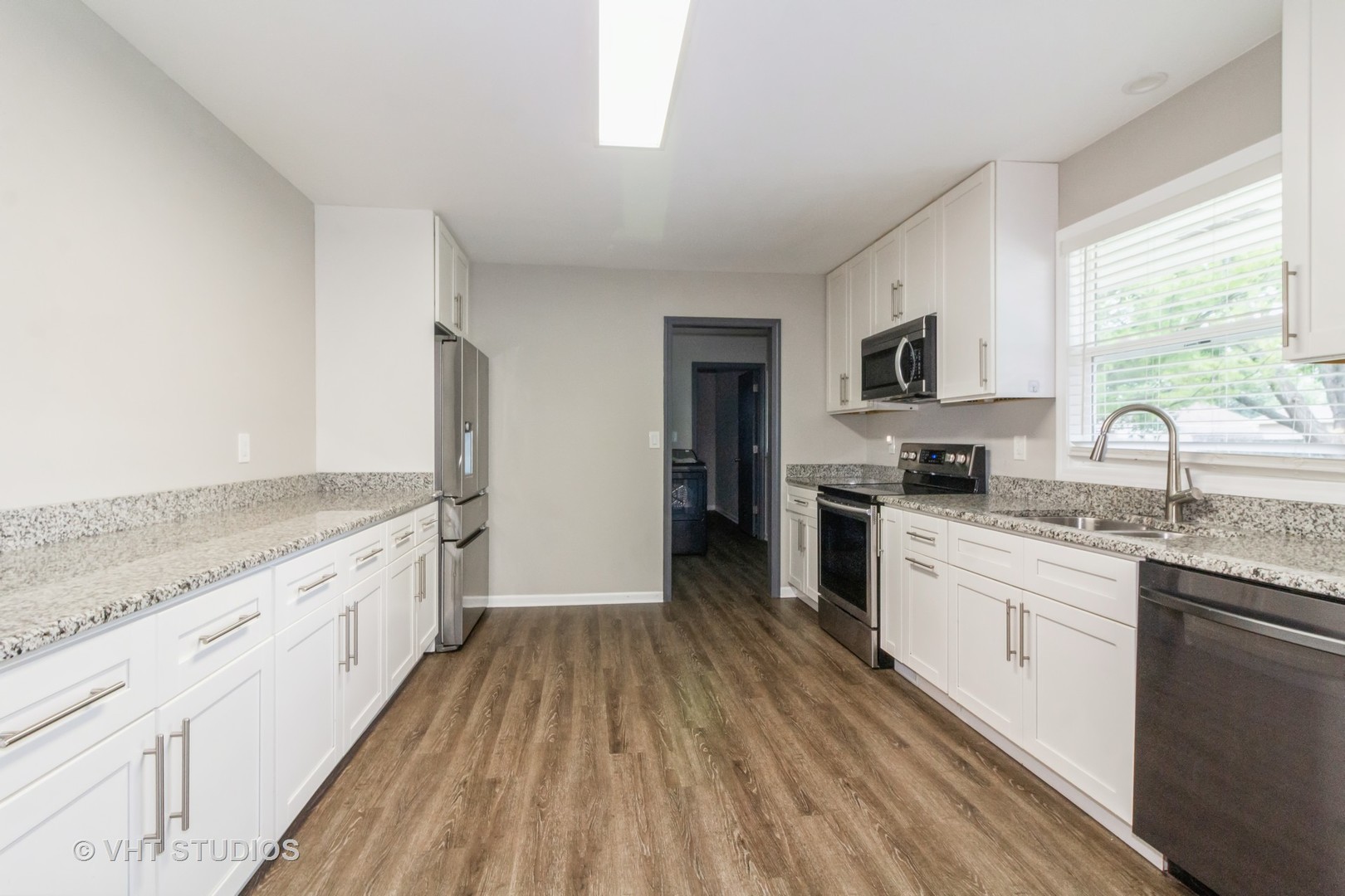 92 CIRCLE DRIVE WEST Drive, Montgomery, IL 60538