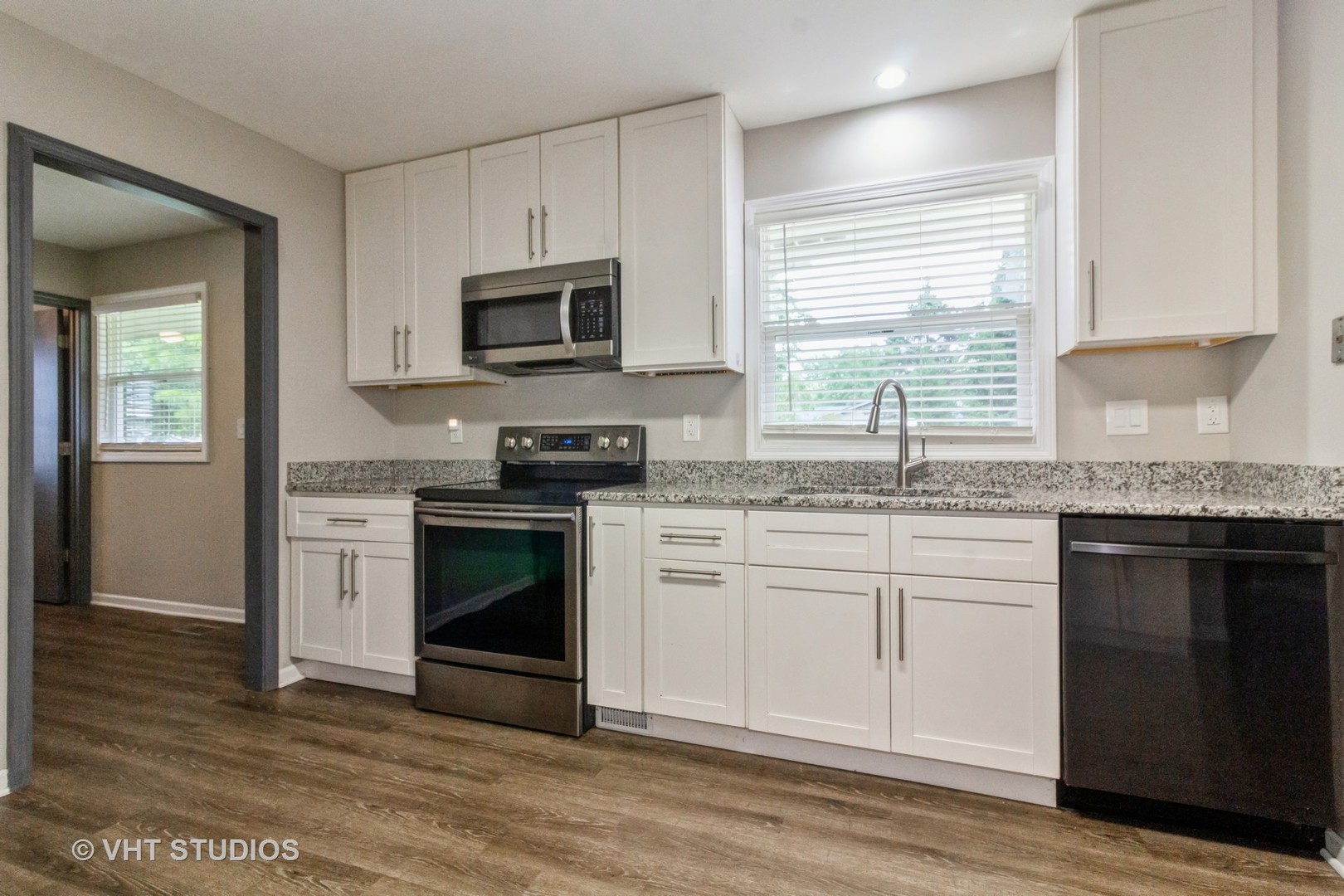 92 CIRCLE DRIVE WEST Drive, Montgomery, IL 60538