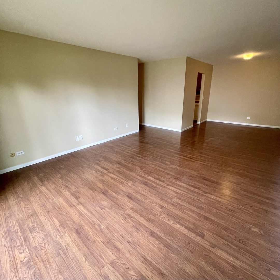 1615 N Milwaukee Avenue #6A, Libertyville, IL 60048