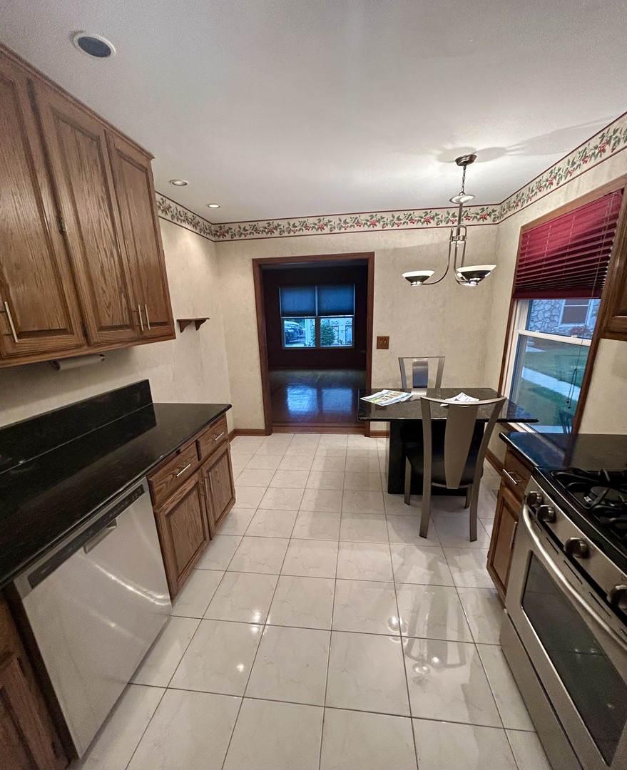 1114 Hampton Harbor, Schaumburg, IL 60193
