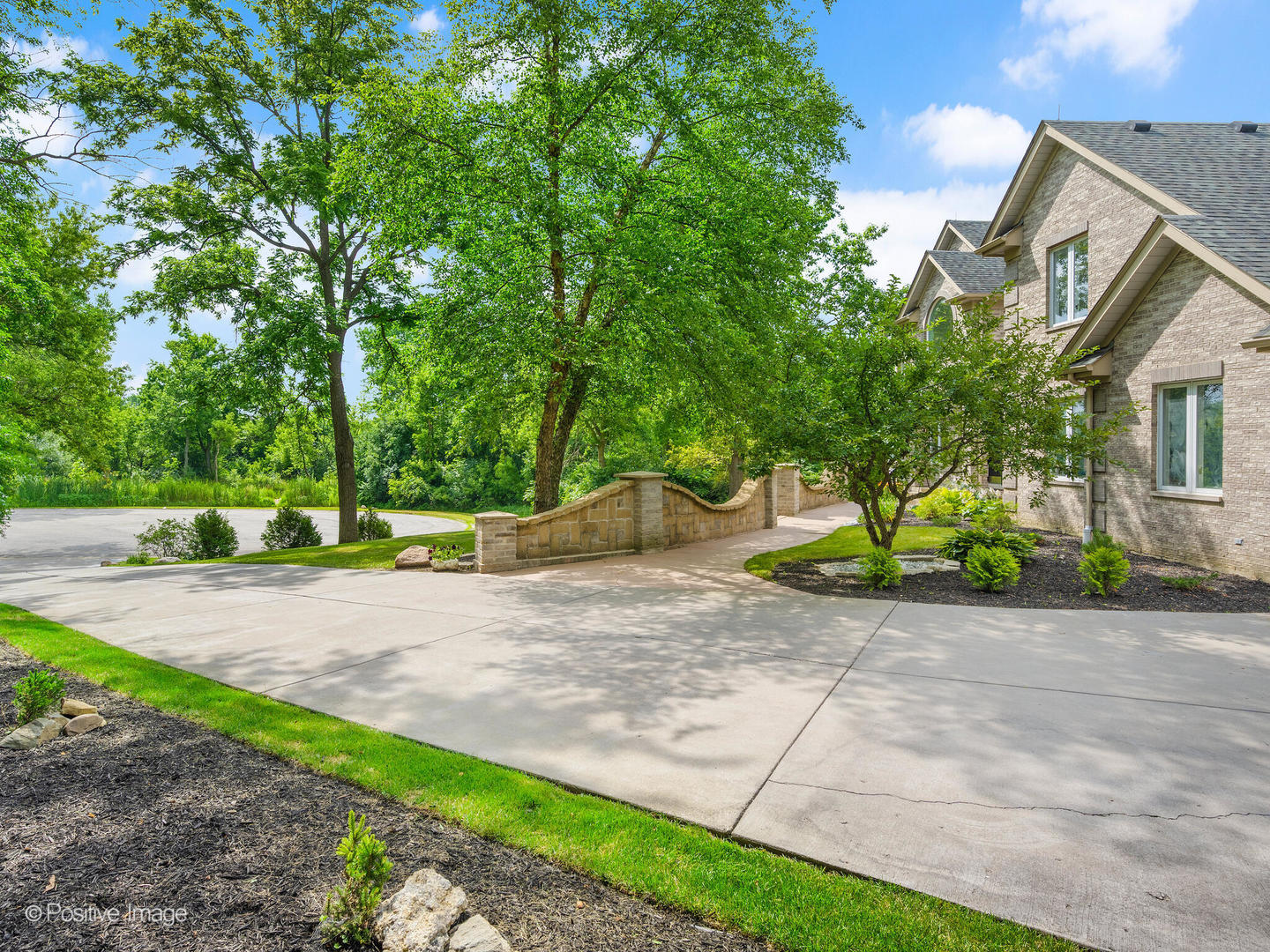 1 Seneca Avenue, Hawthorn Woods, IL 60047