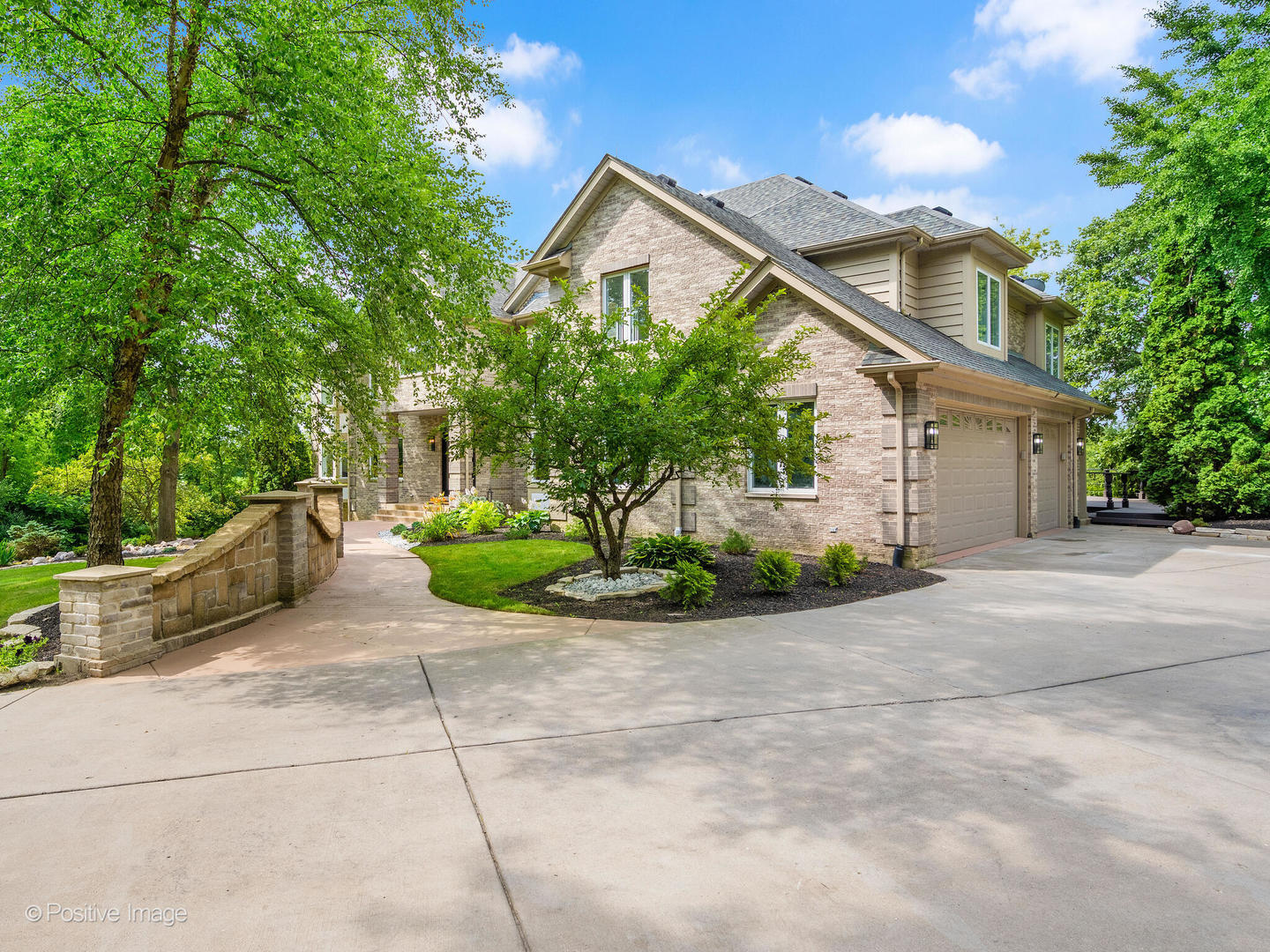 1 Seneca Avenue, Hawthorn Woods, IL 60047
