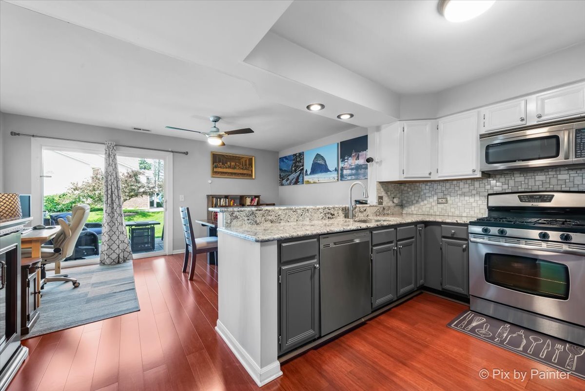 230 11th Street #B, Wheeling, IL 60090