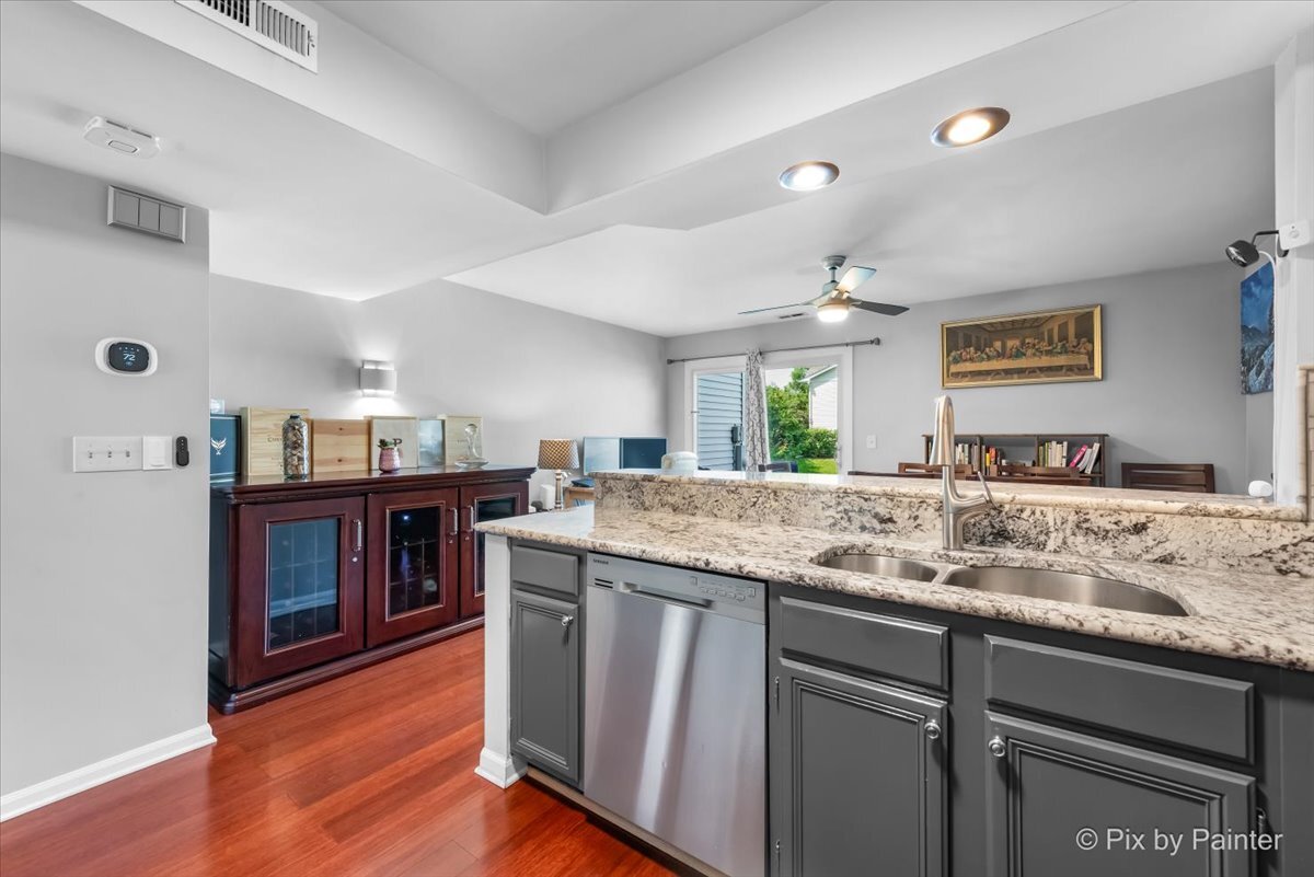 230 11th Street #B, Wheeling, IL 60090