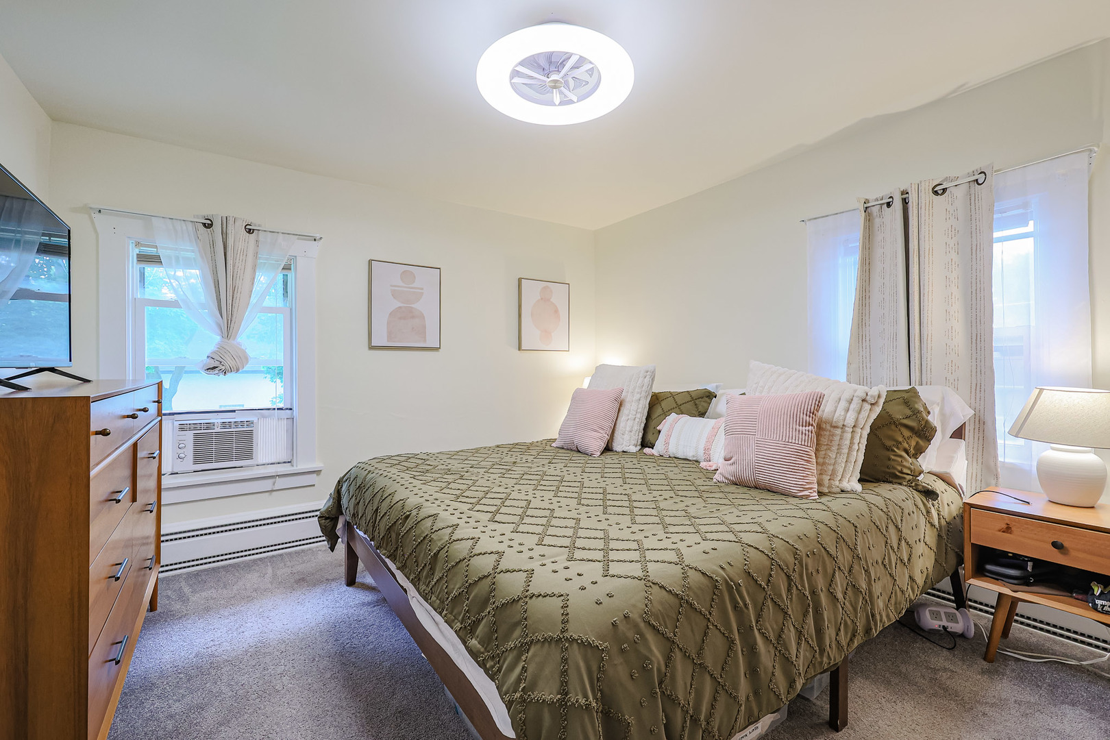 124 E Sunnyside Avenue, Libertyville, IL 60048
