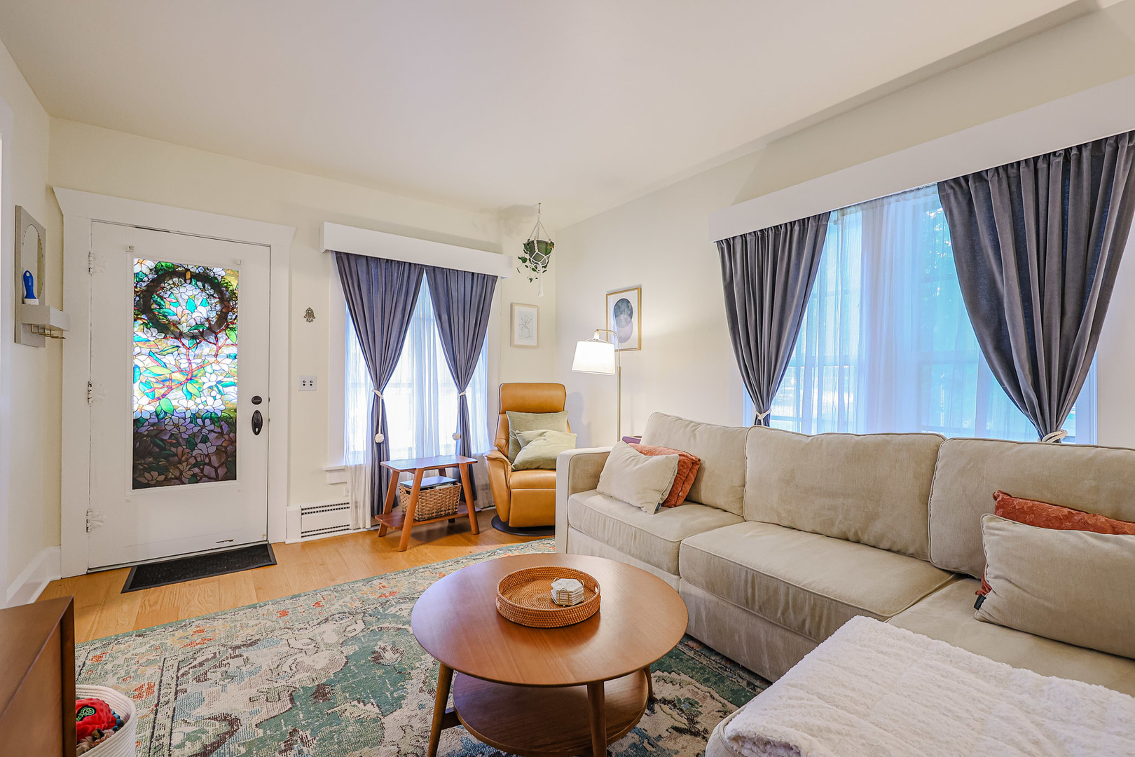 124 E Sunnyside Avenue, Libertyville, IL 60048