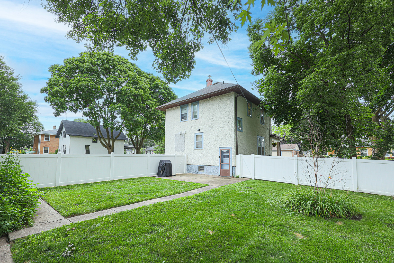 124 E Sunnyside Avenue, Libertyville, IL 60048