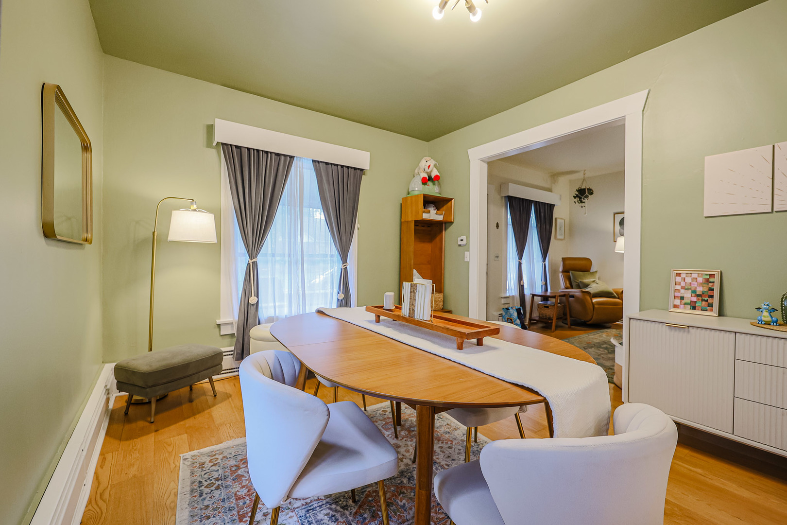 124 E Sunnyside Avenue, Libertyville, IL 60048