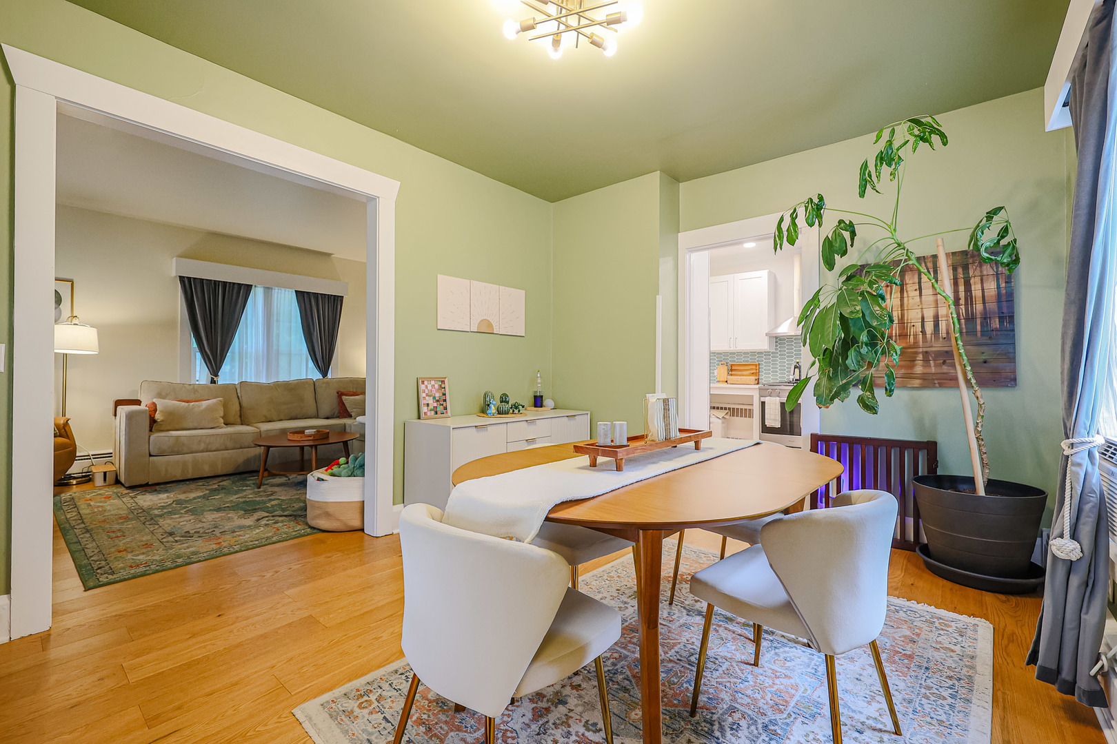 124 E Sunnyside Avenue, Libertyville, IL 60048