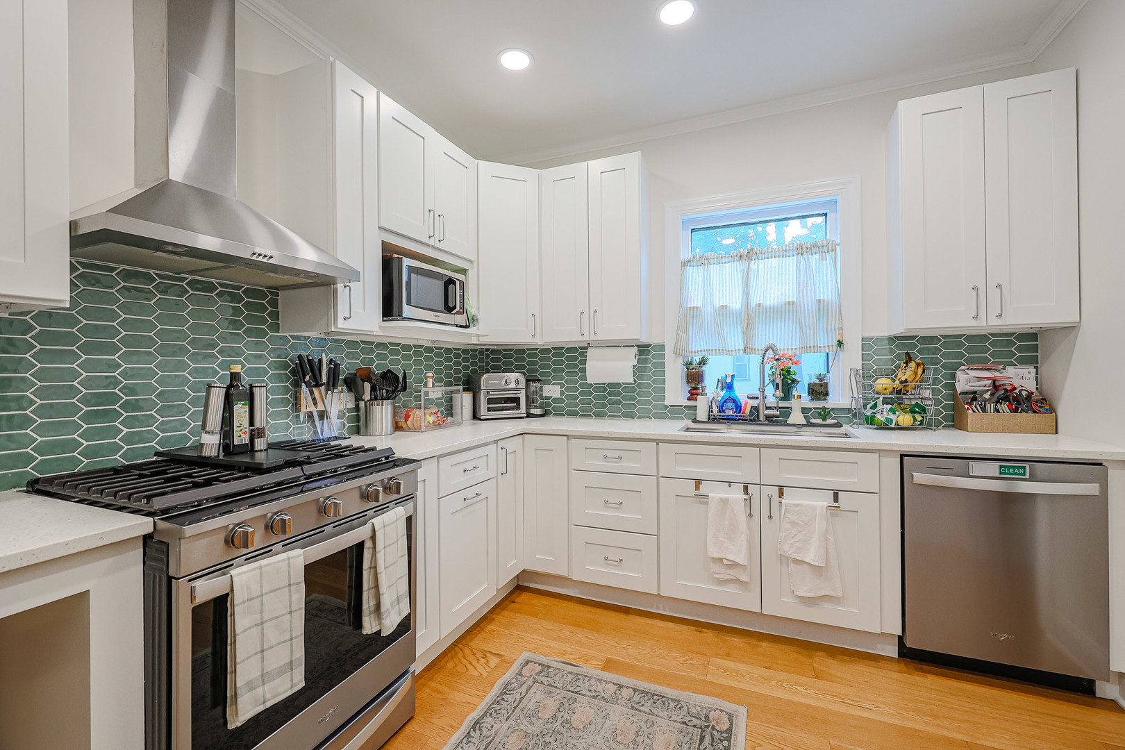 124 E Sunnyside Avenue, Libertyville, IL 60048
