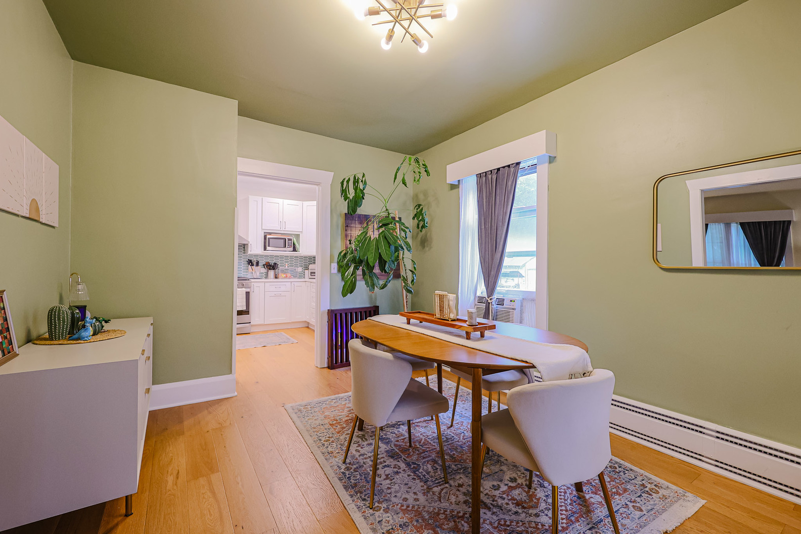 124 E Sunnyside Avenue, Libertyville, IL 60048