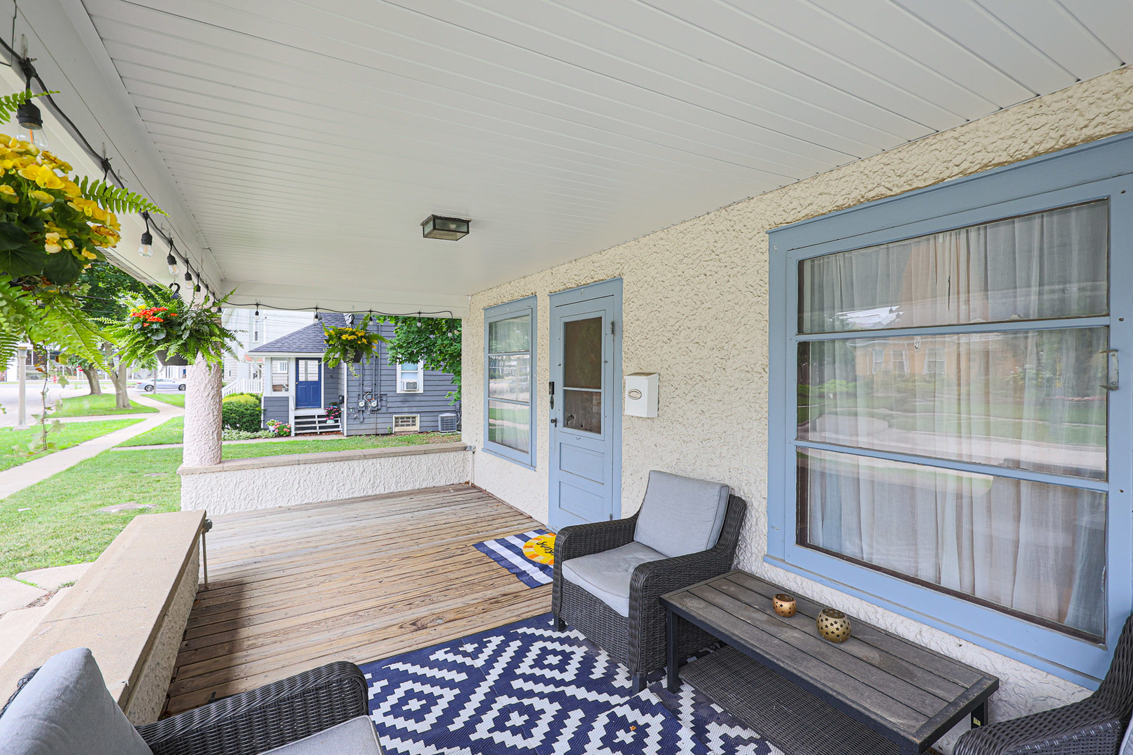 124 E Sunnyside Avenue, Libertyville, IL 60048