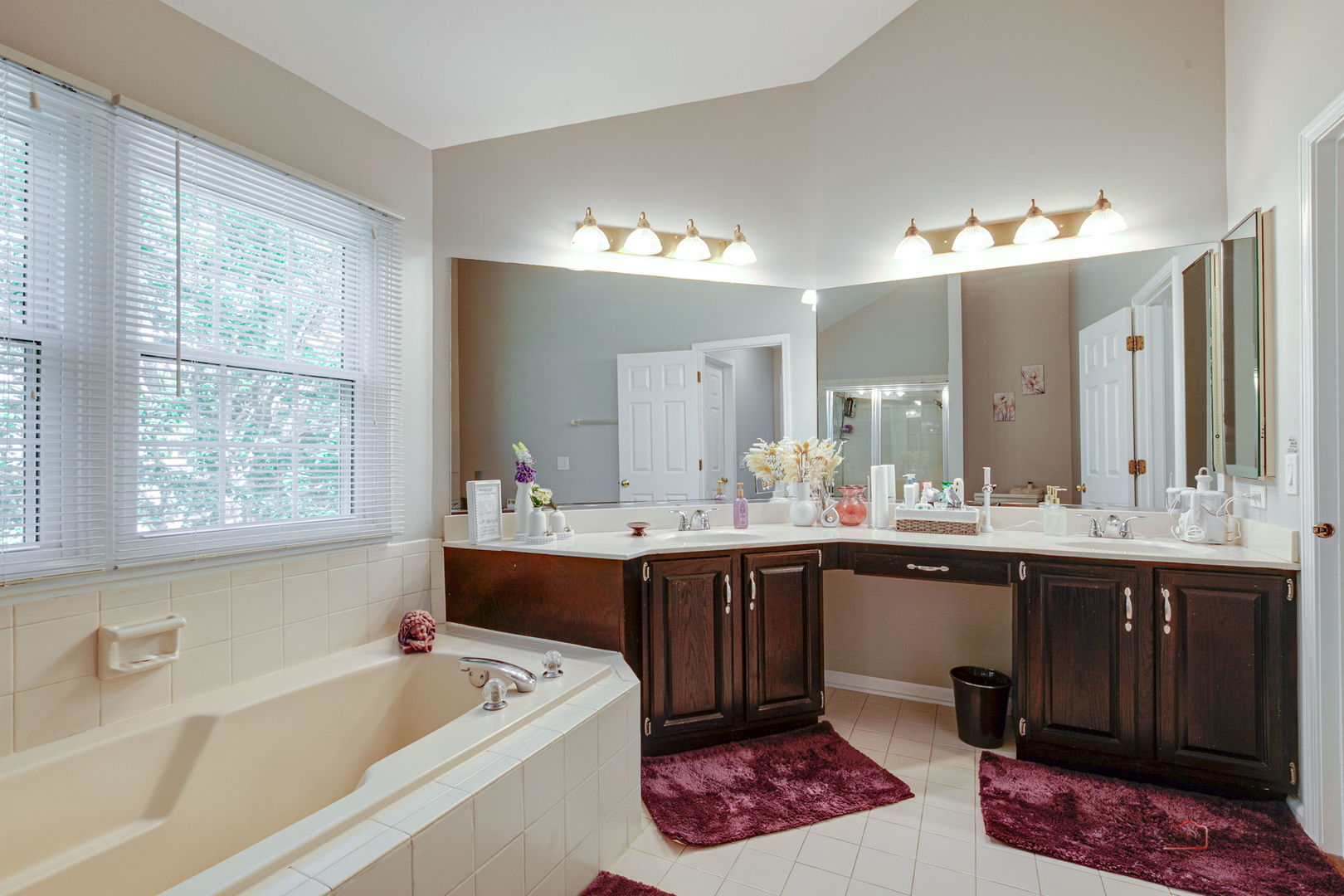 108 Brook Hill Lane, Vernon Hills, IL 60061