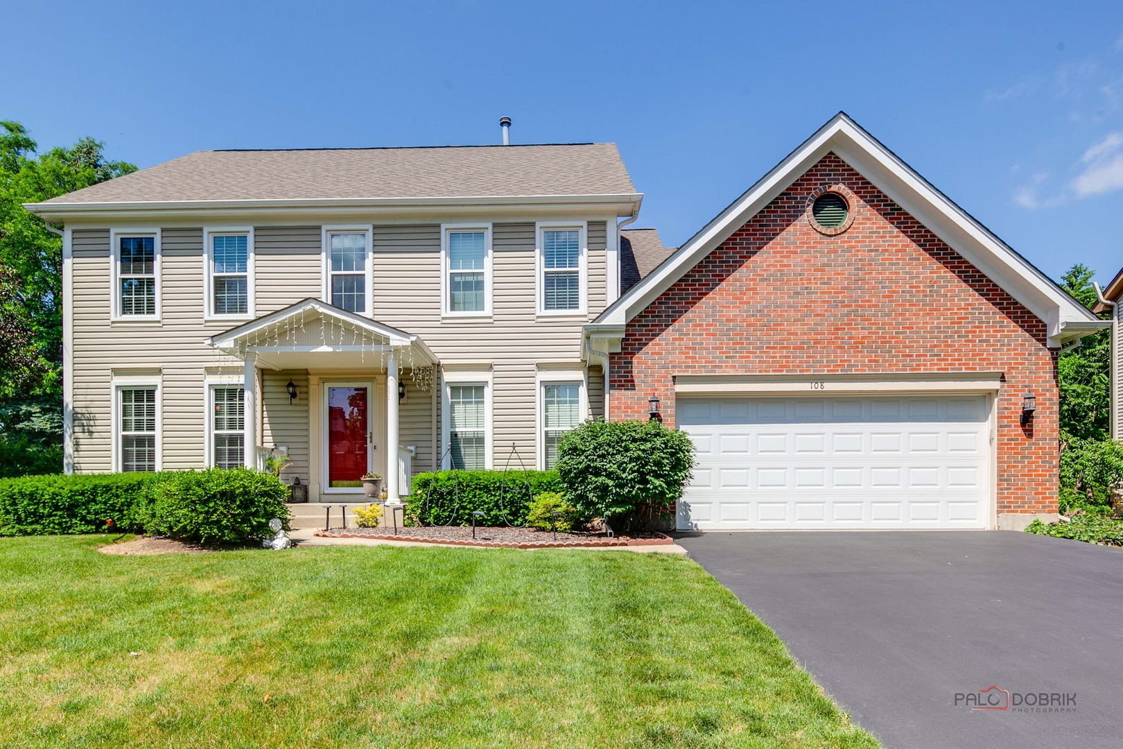108 Brook Hill Lane, Vernon Hills, IL 60061
