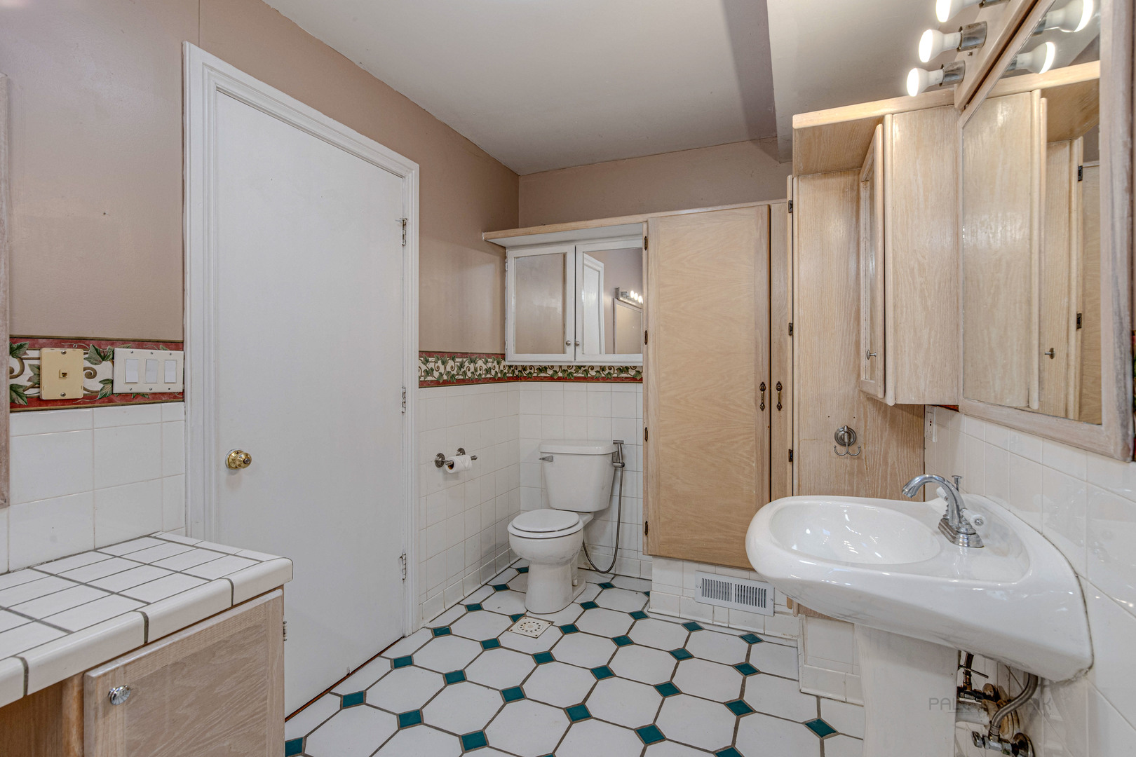 630 Whitney Avenue, Winthrop Harbor, IL 60096