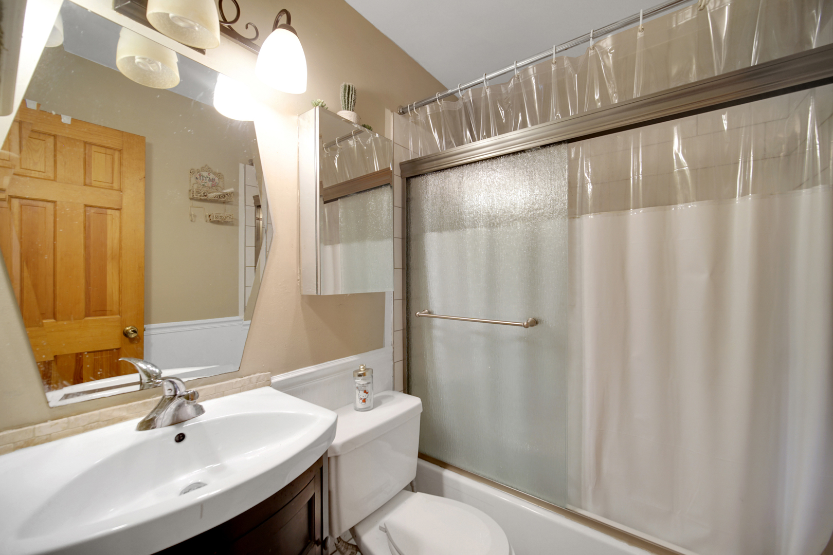 486 Hiawatha Drive, Carol Stream, IL 60188