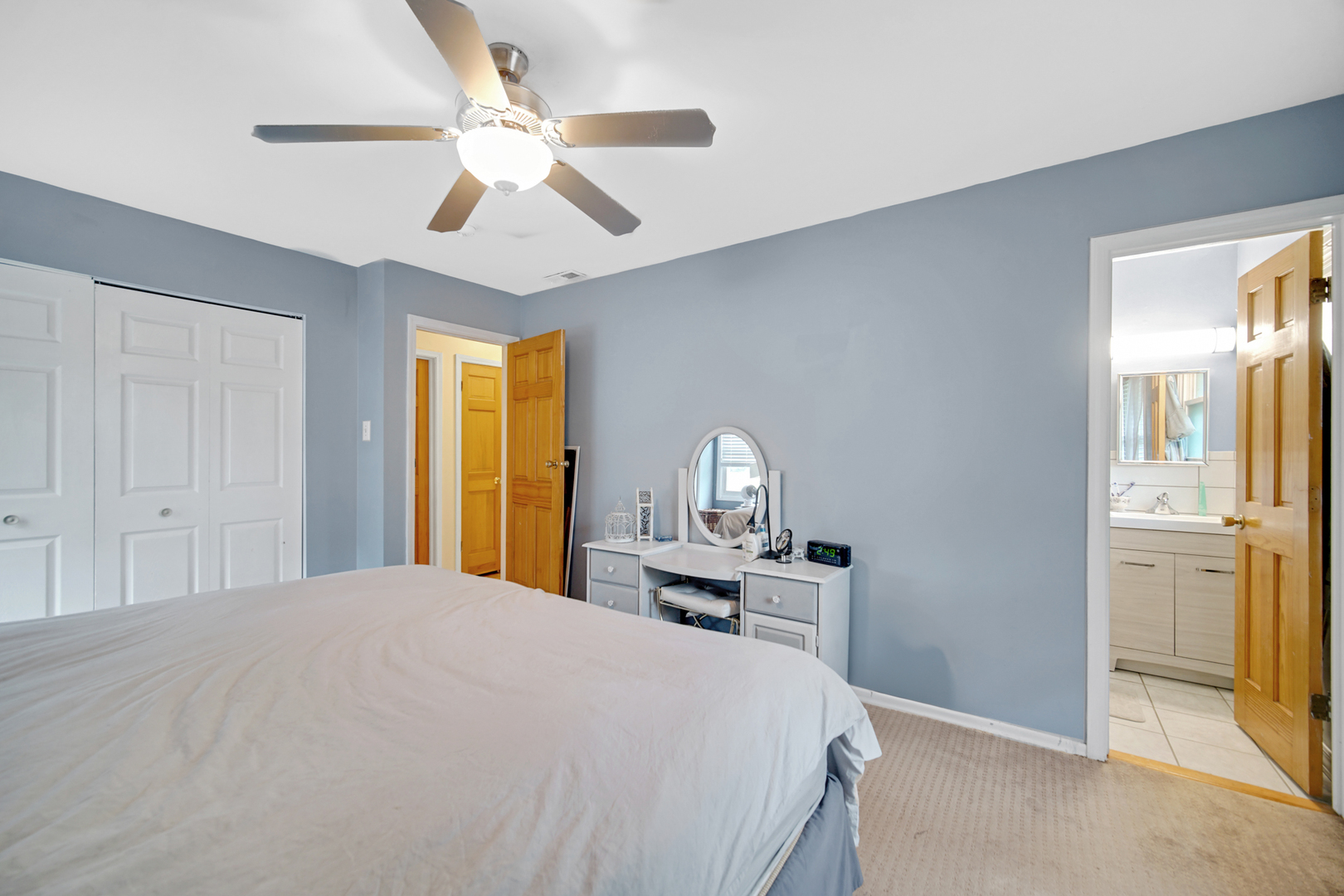 486 Hiawatha Drive, Carol Stream, IL 60188