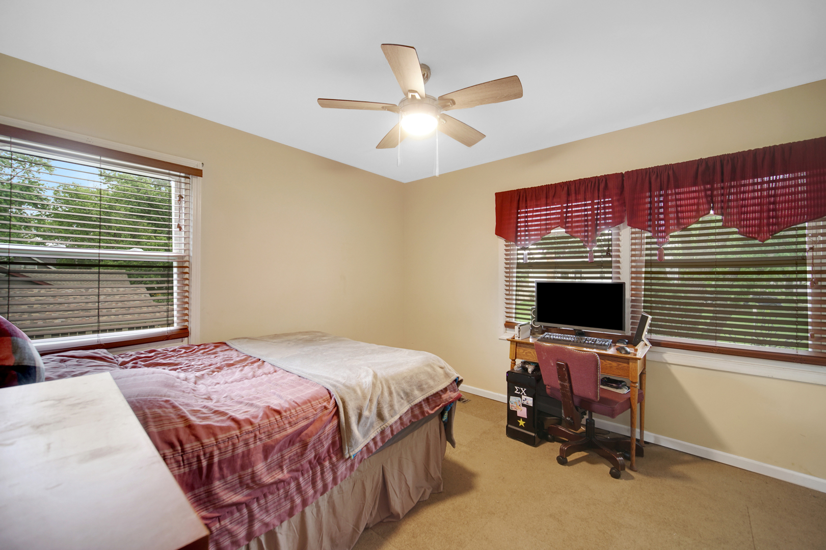 486 Hiawatha Drive, Carol Stream, IL 60188