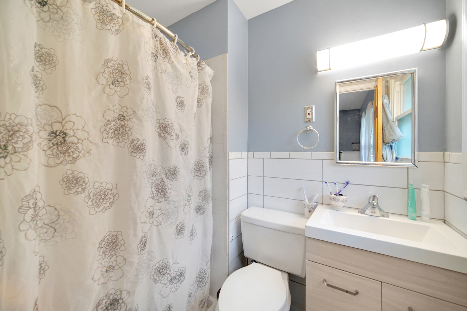 486 Hiawatha Drive, Carol Stream, IL 60188
