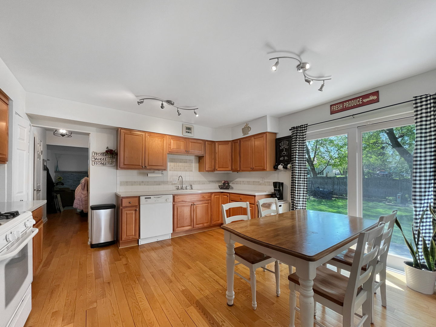 323 W Golf Road, Libertyville, IL 60048