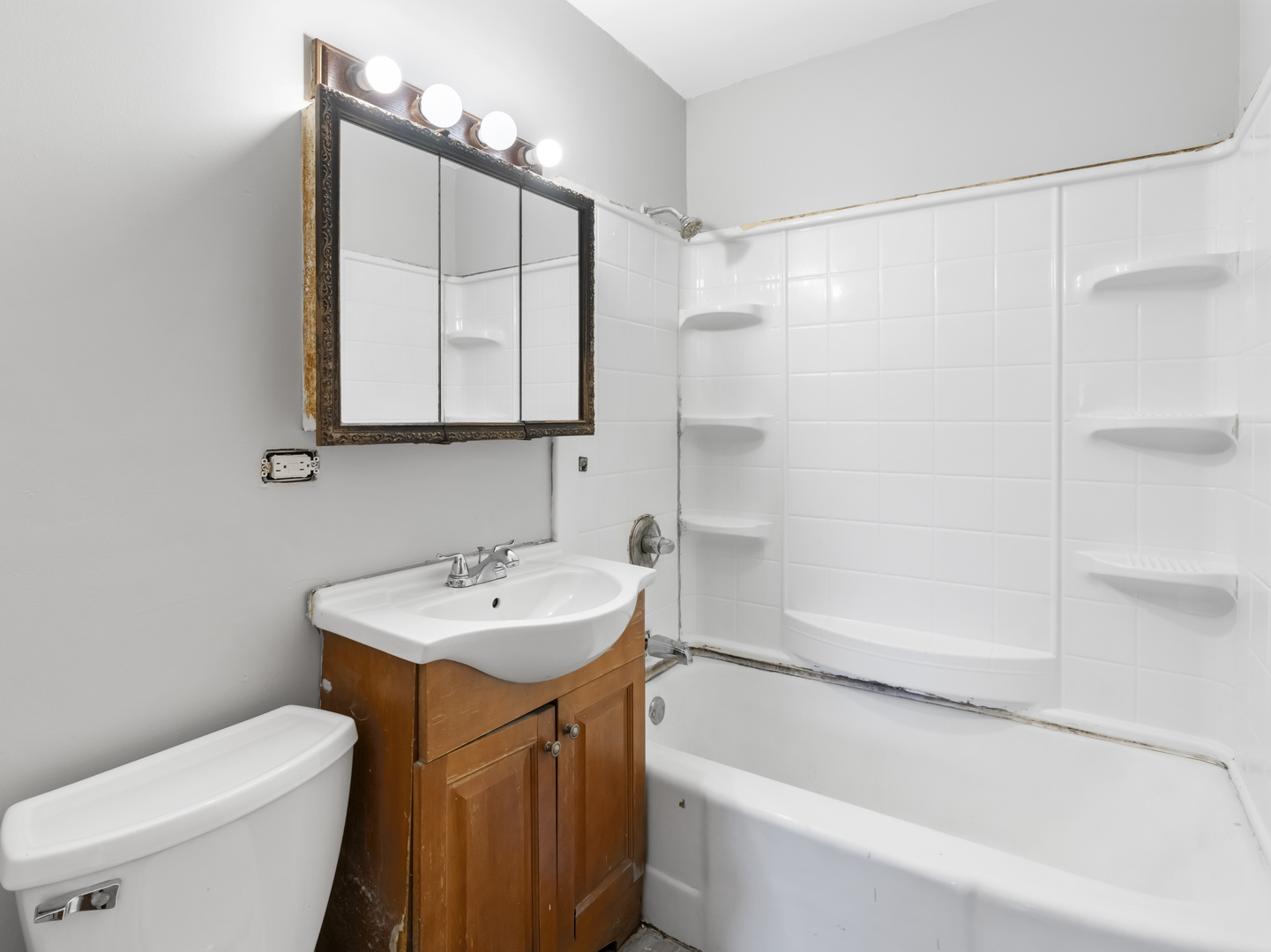 1135 Rice Avenue, Bellwood, IL 60104