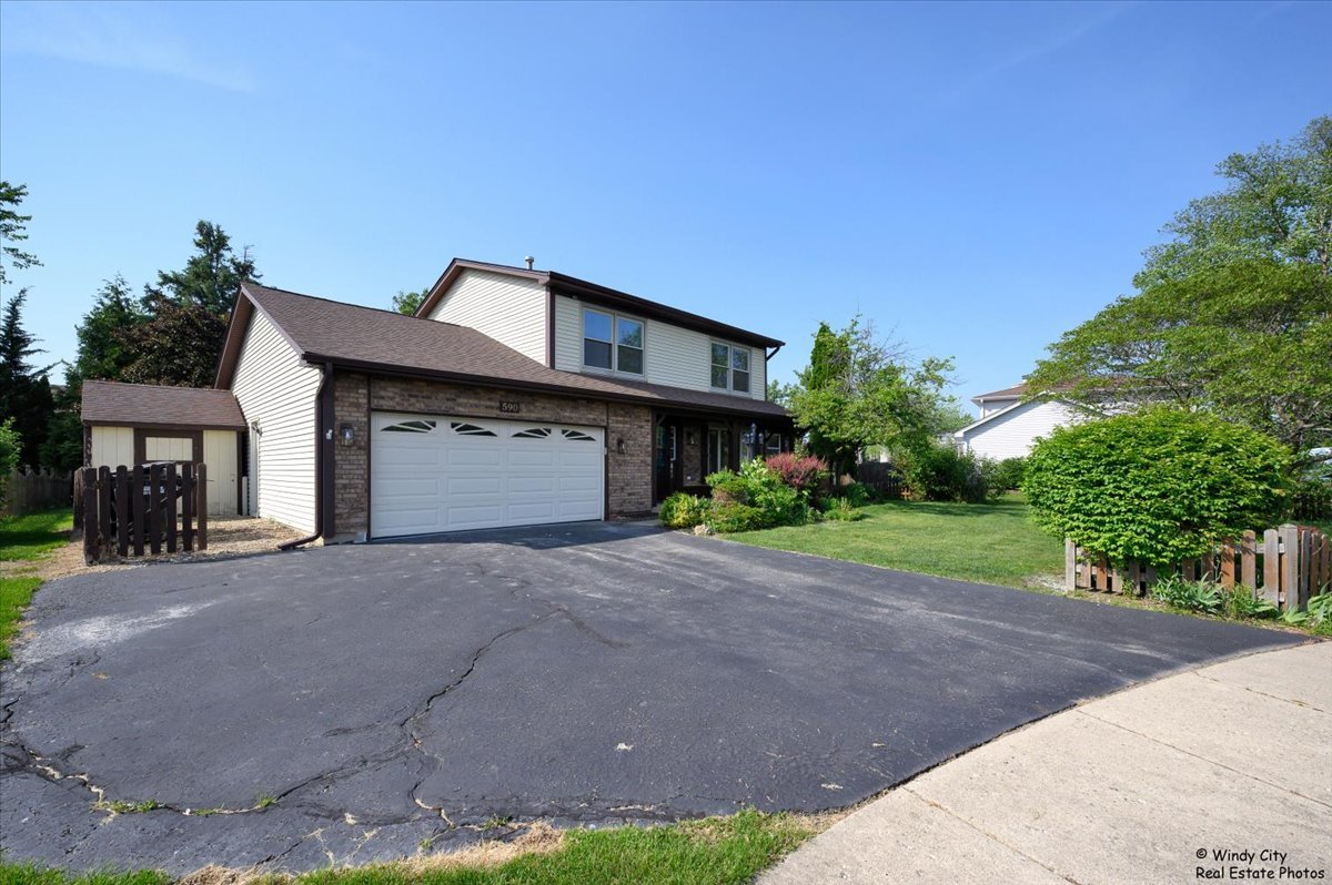 590 Woodcrest Court, Carol Stream, IL 60188