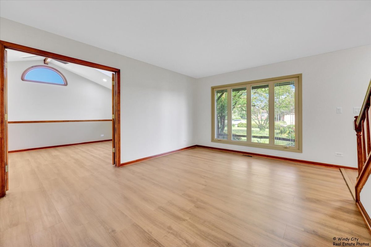 590 Woodcrest Court, Carol Stream, IL 60188