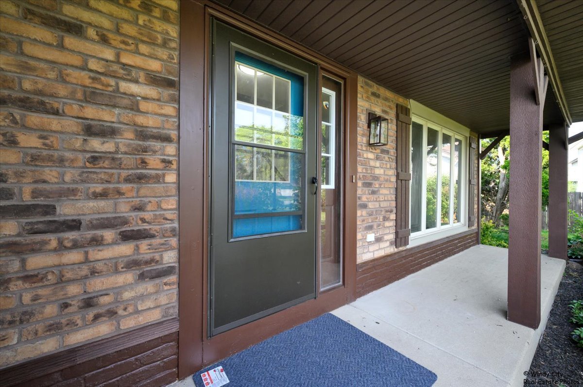 590 Woodcrest Court, Carol Stream, IL 60188
