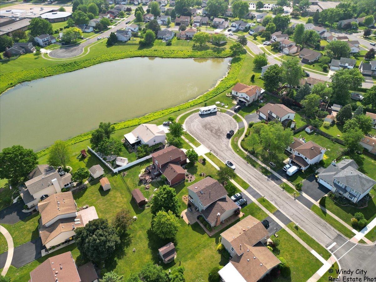 590 Woodcrest Court, Carol Stream, IL 60188