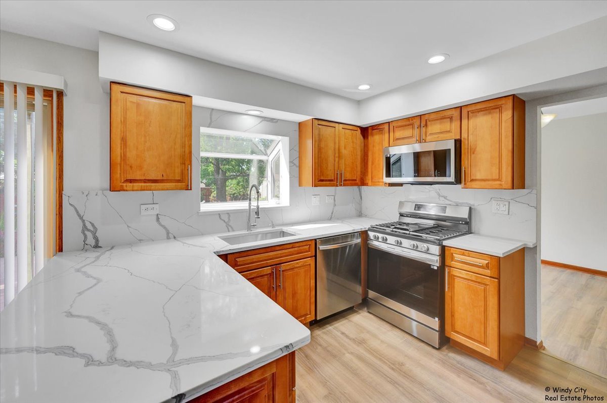 590 Woodcrest Court, Carol Stream, IL 60188