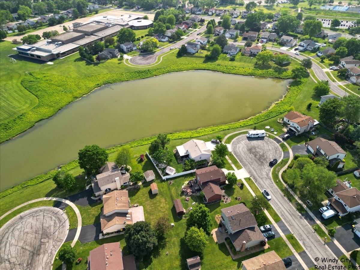 590 Woodcrest Court, Carol Stream, IL 60188
