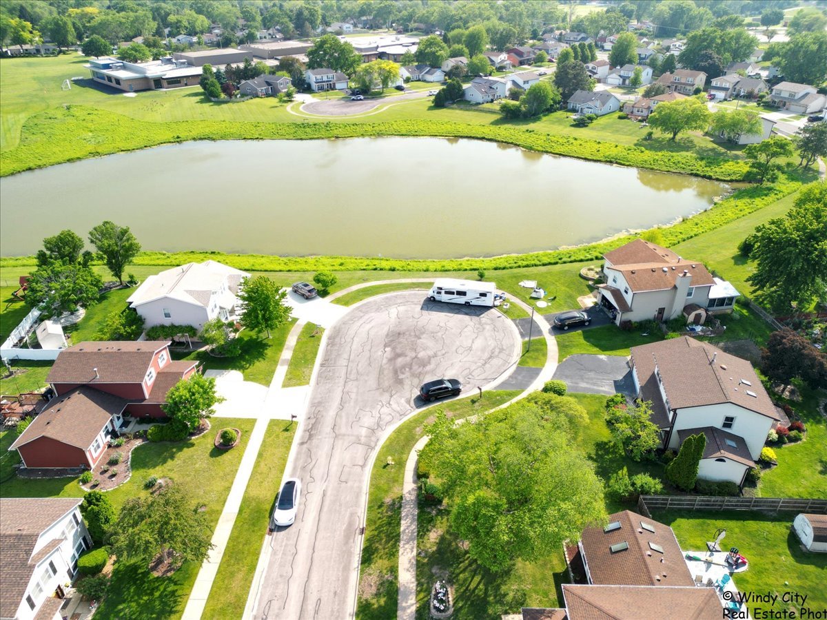 590 Woodcrest Court, Carol Stream, IL 60188