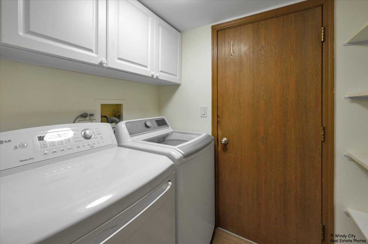 590 Woodcrest Court, Carol Stream, IL 60188